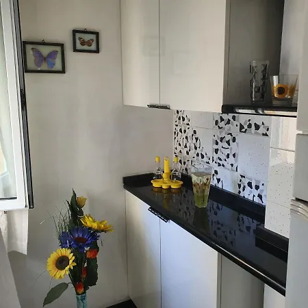 Sestri Executive 2 Bedrooms Апартаменты Сестри-Леванте
